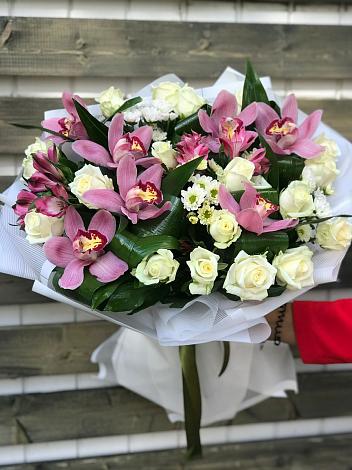 Букет цветов из: Розы и Хризантемы в Блечепсин