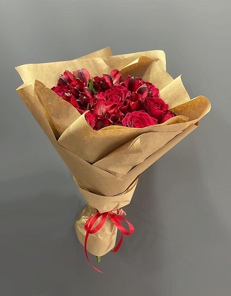 Букет цветов из: Альстромерии и Розы в Блечепсин