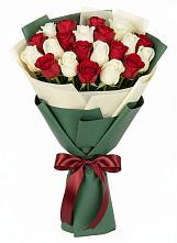 Букет Микс из красных и белых роз в Блечепсин