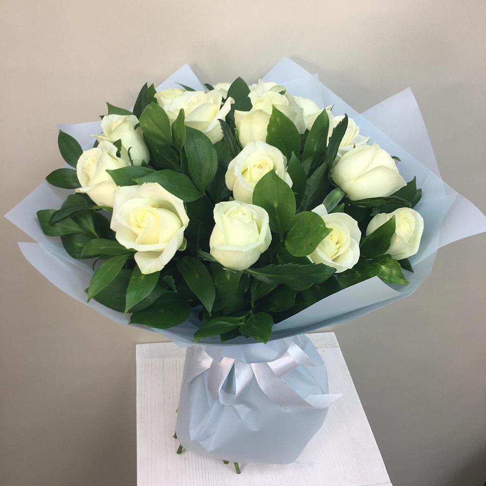 Букет 15 Белых роз Проуд в Блечепсин