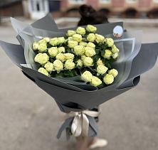 Букет Белые кустовые розы Солинеро в Блечепсин