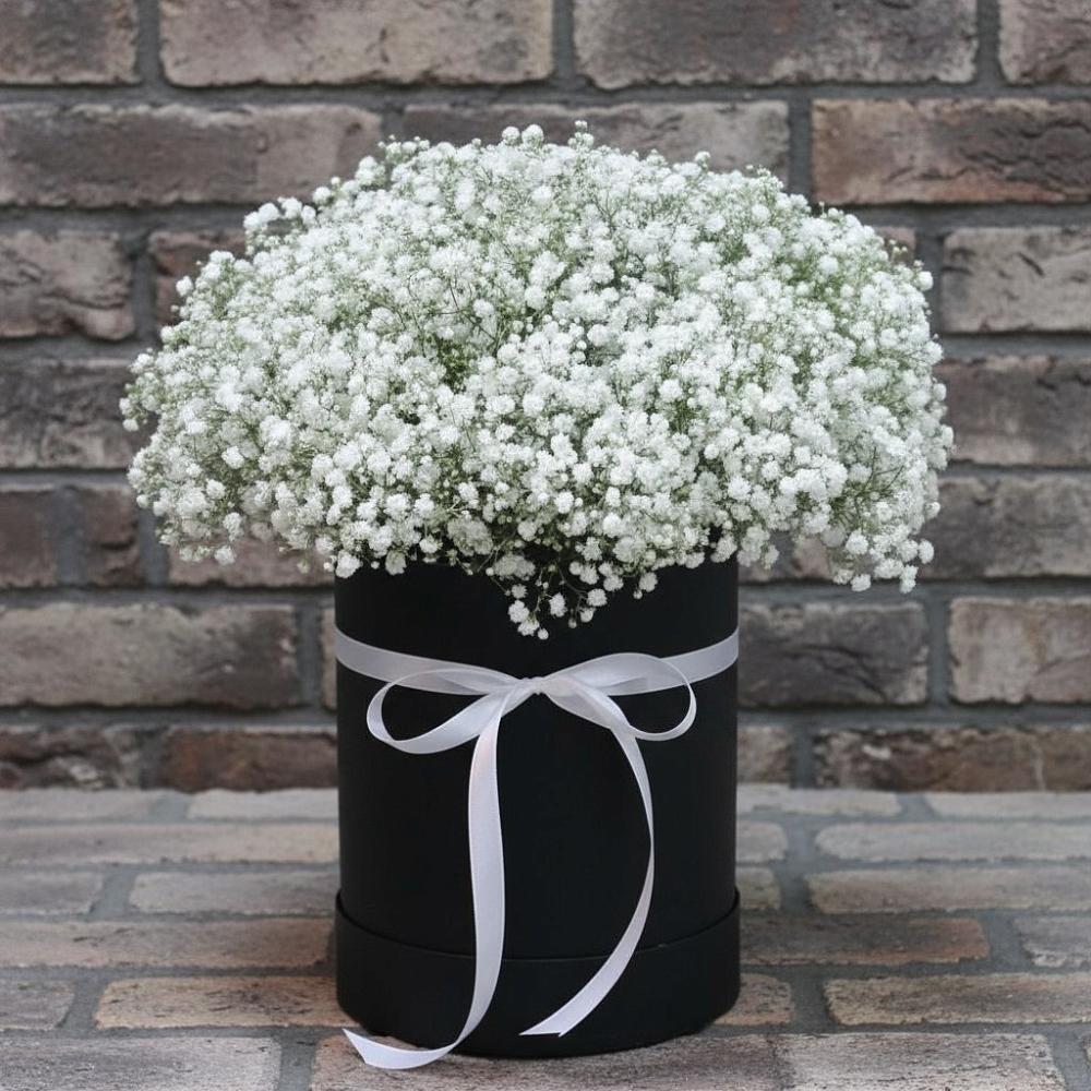 Цветочная композиция из Гипсофила в шляпной коробке в Блечепсин