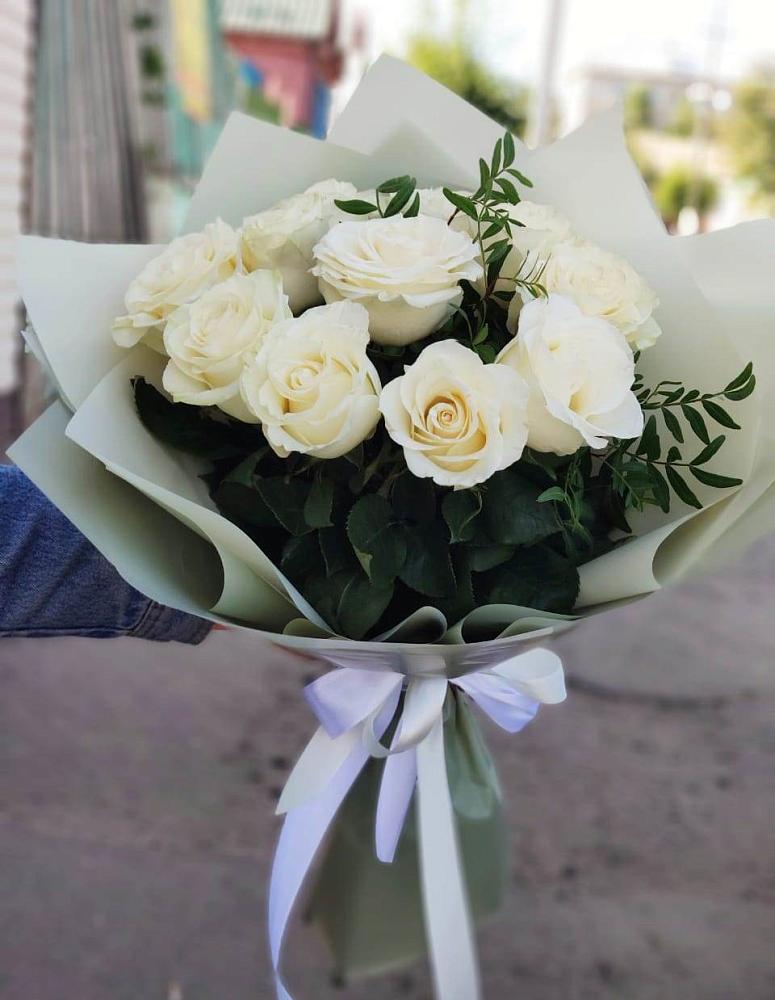 Букет Белые розы Проуд в Блечепсин
