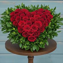 Цветочная композиция из Розы в виде сердца в Блечепсин