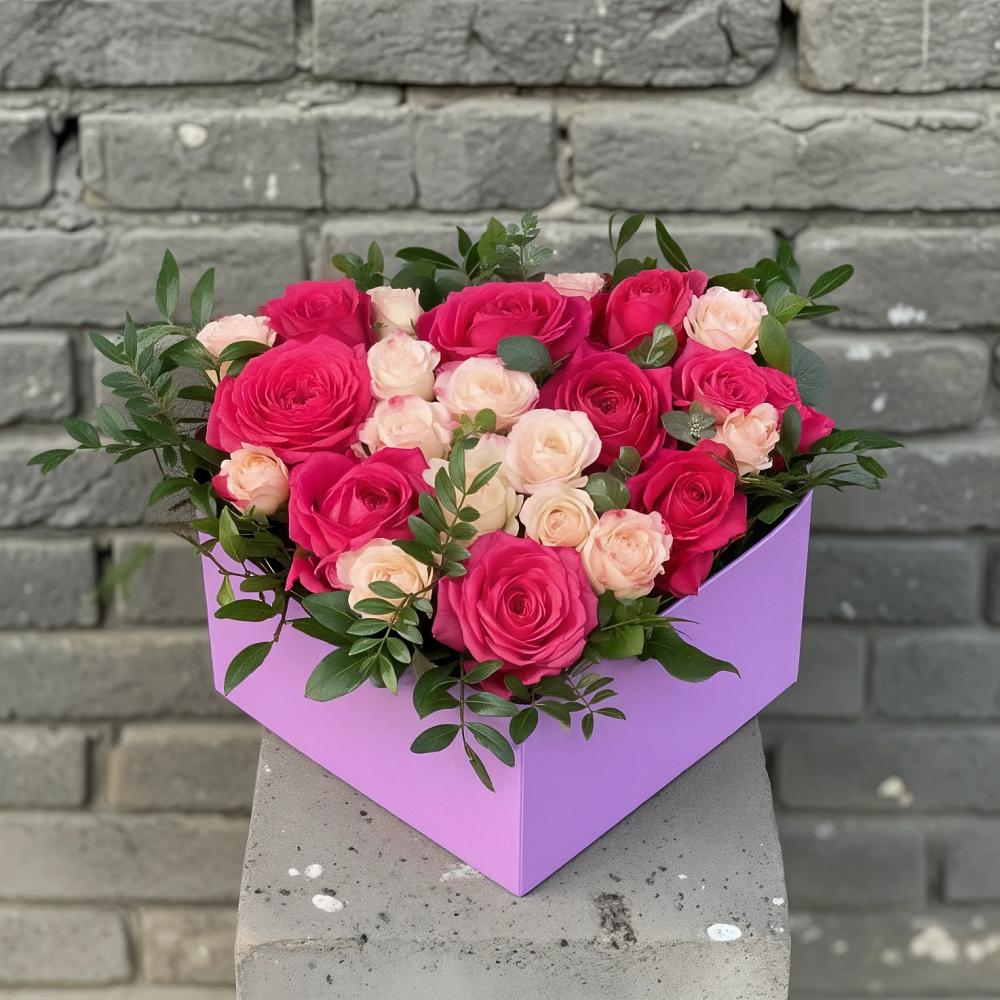 Цветочная композиция из Розы в коробке в Блечепсин
