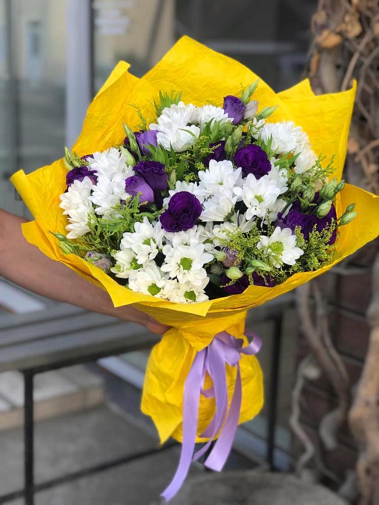 Букет цветов из: Ирисы, Хризантемы и Ромашки в Блечепсин