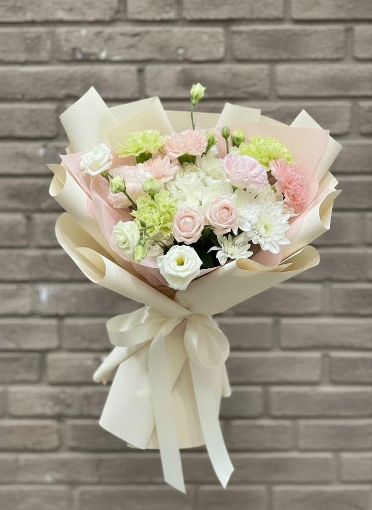 Букет цветов из: Гвоздики, Розы, Лизиантусы и Хризантемы в Блечепсин