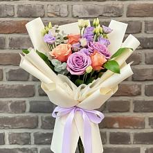 Букет цветов из:  Лизиантусы и Розы в Блечепсин