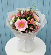 Букет цветов из:  Герберы, Альстромерии и Лизиантусы в Блечепсин