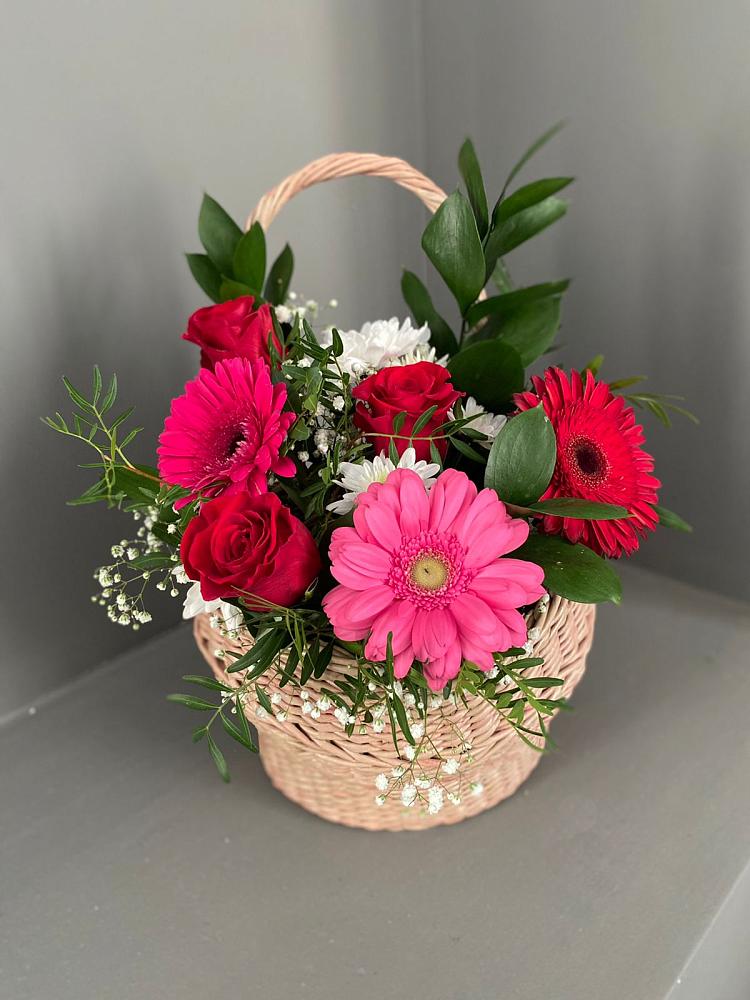 Цветочная композиция из Розы, Хризантемы и Герберы в корзине в Блечепсин