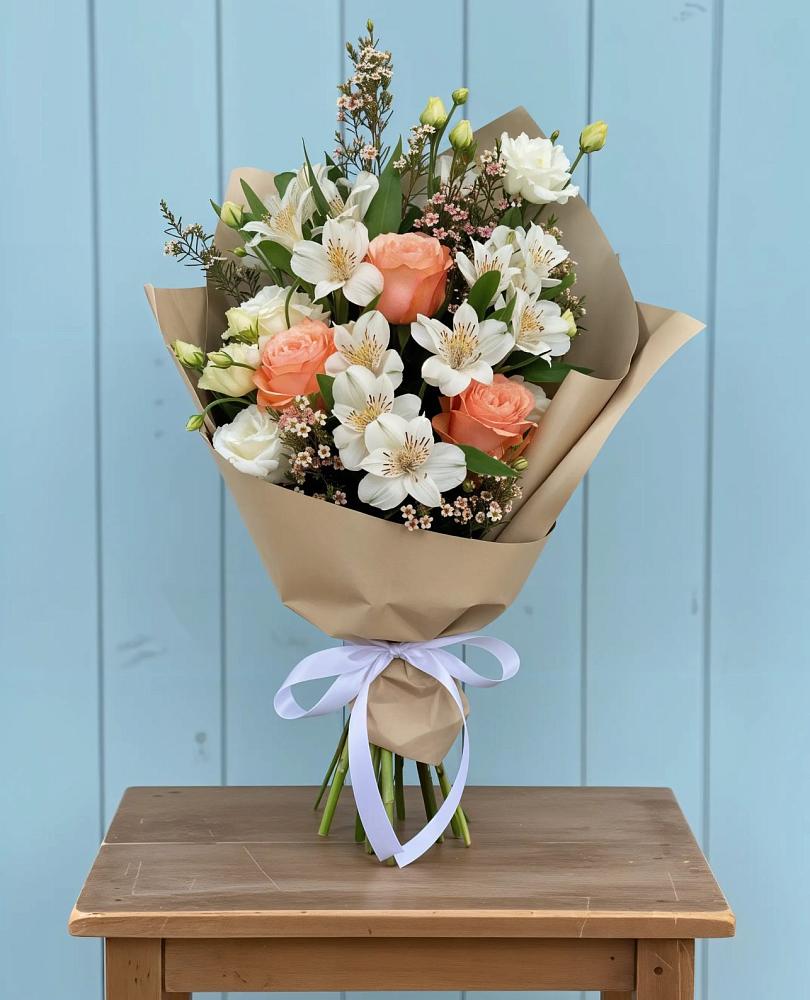 Букет цветов из: Альстромерии, Лизиантусы, Розы и Хризантемы в Блечепсин