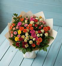 Букет Микс из разноцветных кустовых роз в Блечепсин