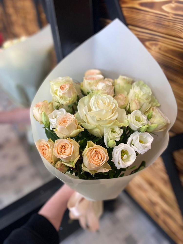 Букет цветов из: Розы и Лизиантусы в Блечепсин